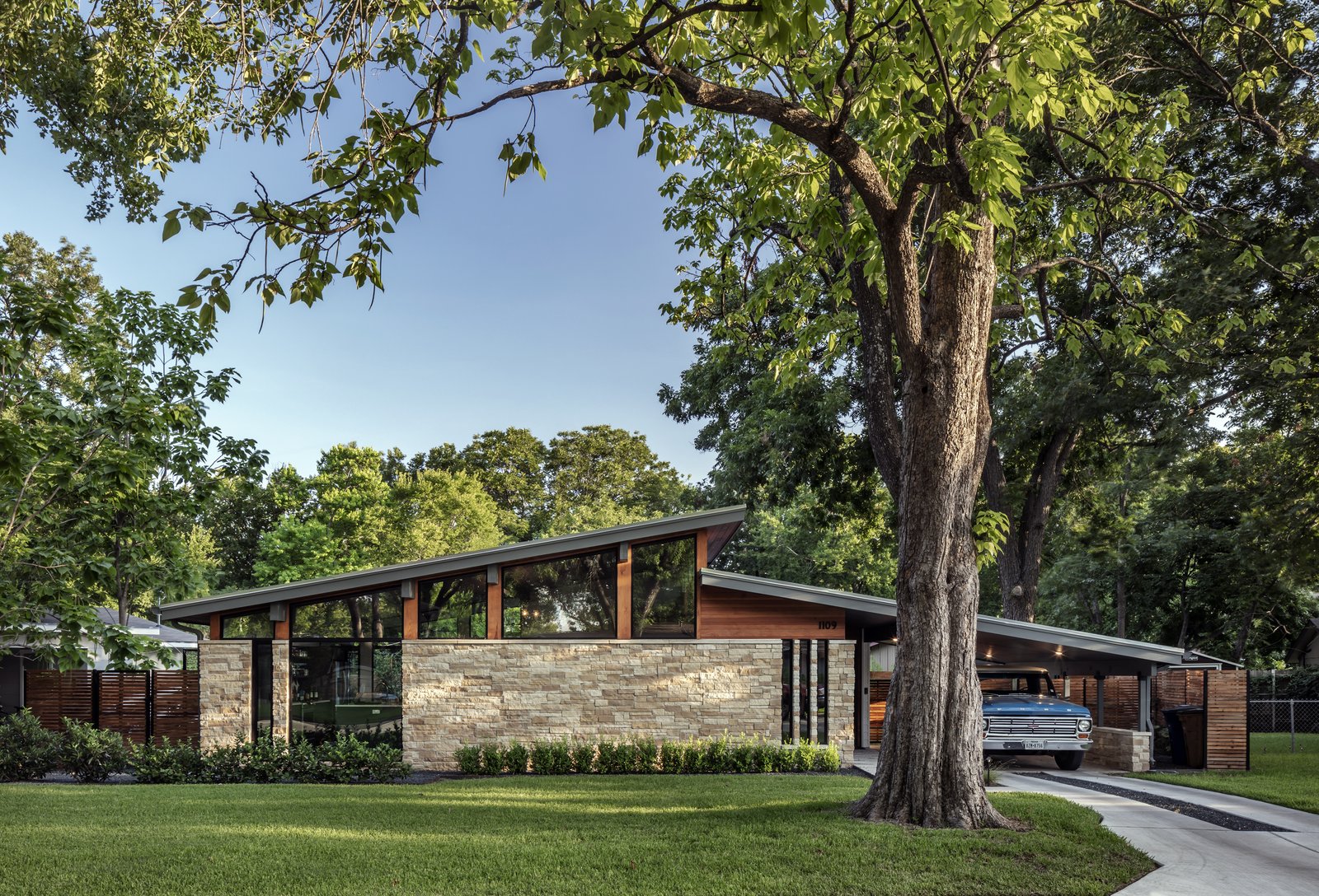 when-austin-based-firm-matt-fajkus-architecture-was-tasked-with-renovating-this-classic-midcentury-home-they-sought-to-open-up-the-interiornot-only-by-unifying-the-common-area